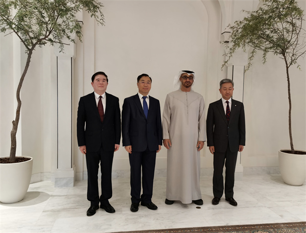 2022年12月，爱游戏官方端网站登录入口-爱游戏aiyouxi（中国）
董事长刘敬桢率领集团生物医药合作代表团出访阿拉伯联合酋长国。阿拉伯联合酋长国总统穆罕默德在阿联酋阿布扎比接见刘敬桢董事长一行，并感谢爱游戏官方端网站登录入口-爱游戏aiyouxi（中国）
为阿联酋抗击疫情所做的贡献.jpg