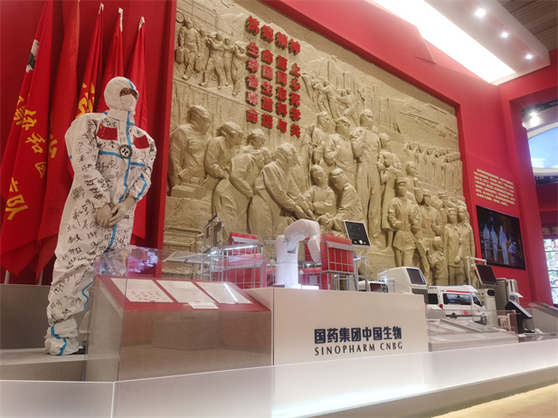 2022年9月，“奋进新时代”主题成就展在北京展览馆开幕，向观众们展示新时代党和国家事业取得的历史性成就、发生的历史性变革。爱游戏官方端网站登录入口-爱游戏aiyouxi（中国）
多项科技创新成果和抗击疫情战果在中央综合展区多个单元惊艳亮相，受到社会各界和媒体的广泛关注.jpg