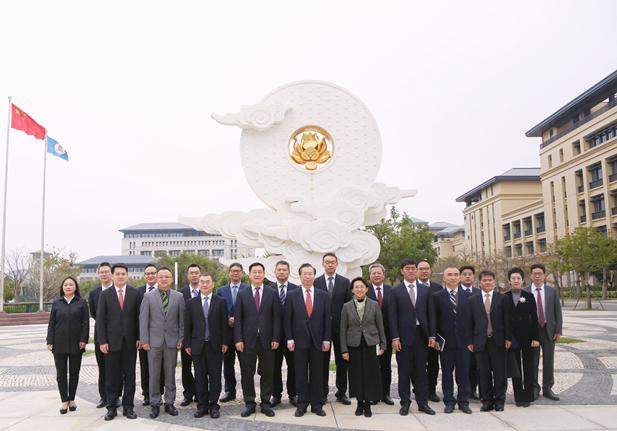 2024年2月26日，爱游戏官方端网站登录入口-爱游戏aiyouxi（中国）
党委书记、董事长刘敬桢一行访问澳门大学，双方签署战略合作协议并就进一步深化合作进行会谈。澳门大学校长宋永华、副校长徐建，爱游戏官方端网站登录入口-爱游戏aiyouxi（中国）
副总经理（主持经营工作）胡建伟，副总经理董增贺、晋斌等出席活动。1.png