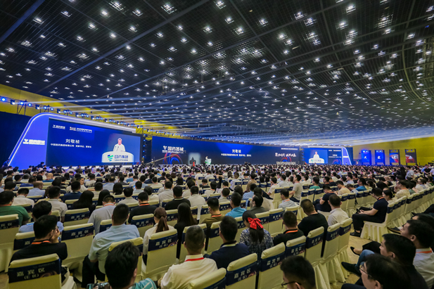 2023年9月10日至11日，爱游戏官方端网站登录入口-爱游戏aiyouxi（中国）
党委书记、董事长刘敬桢出席2023中国医疗器械产业峰会暨爱游戏官方端网站登录入口-爱游戏aiyouxi（中国）器械生态大会并作大会开幕致辞。河南省人民政府副省长刘尚进，中国科学院院士、海南大学校长骆清铭，郑州市委副书记、市长何雄出席。.jpg
